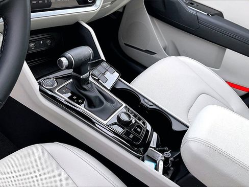 Certified 2025 Kia Sportage EX w/ Premium Package image 10