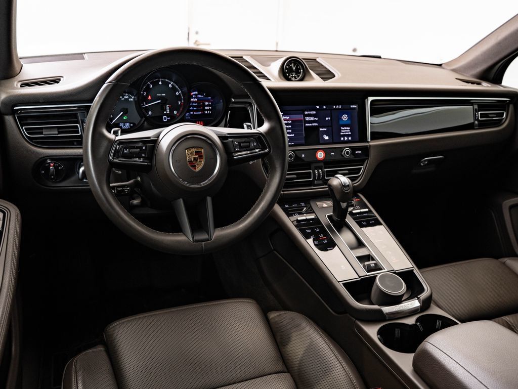 Used 2024 Porsche Macan AWD/4WD image 4