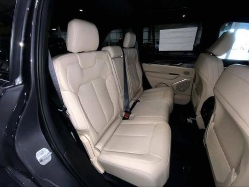 New 2025 Jeep Grand Cherokee Limited w/ Luxury Tech Group II AWD/4WD image 47
