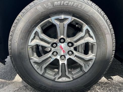 New 2026 GMC Sierra 1500 SLE w/ Preferred Package RWD image 18