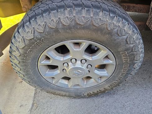 Used 2024 RAM 2500 Laramie AWD/4WD image 5