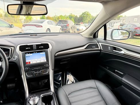 Used 2018 Ford Fusion SE w/ Equipment Group 602A FWD image 23