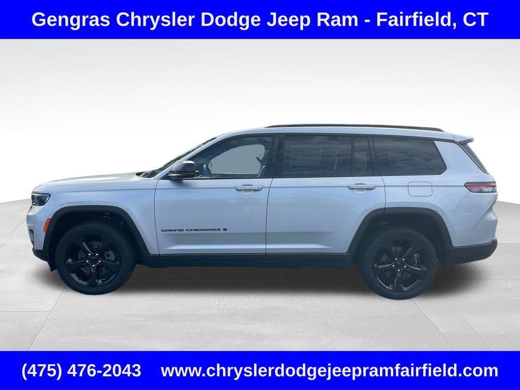Used 2023 Jeep Grand Cherokee L Altitude AWD/4WD image 4