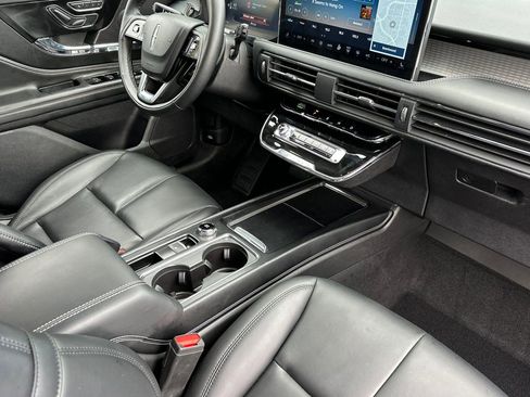 Used 2025 Lincoln Corsair FWD w/ Rear Removable Package Tray image 14