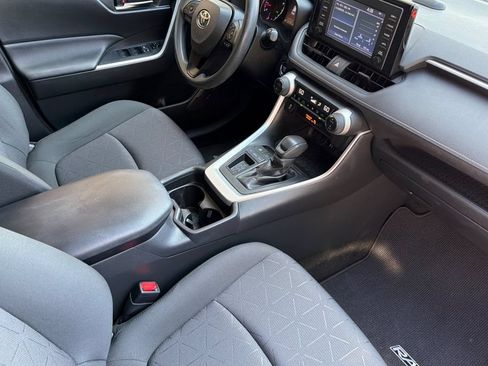 Used 2019 Toyota RAV4 XLE w/ Carpet Mat Package FWD image 17