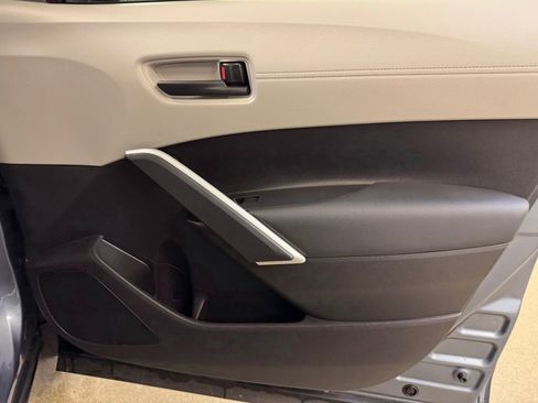 Used 2025 Toyota Corolla Cross L image 26