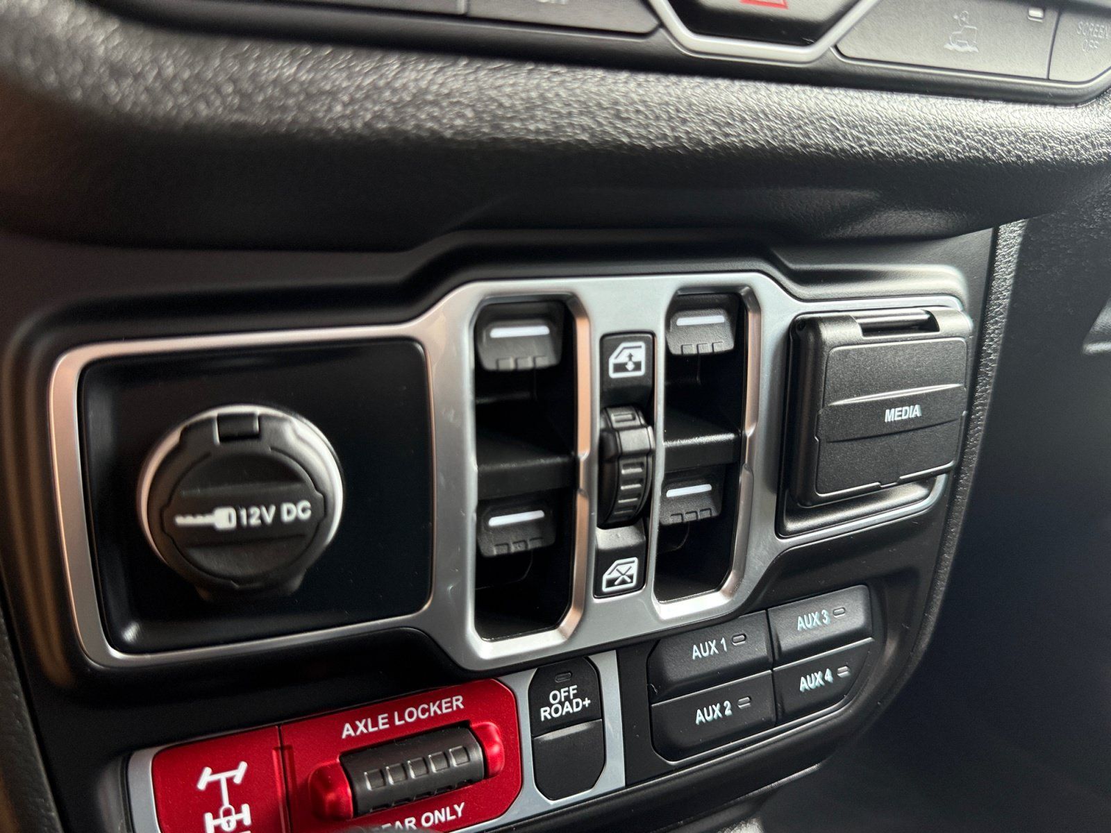 Used 2025 Jeep Gladiator Sport AWD/4WD image 22