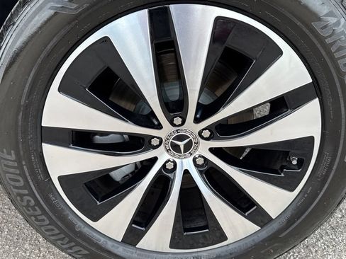 Used 2025 Mercedes-Benz GLE 450e 4MATIC w/ Driver Assistance Package image 47