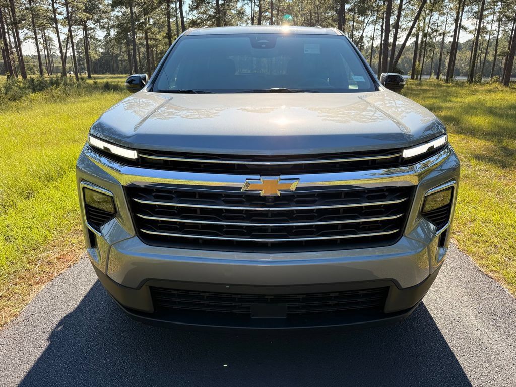 New 2027 Chevrolet Traverse LT w/ Driver Confidence Package FWD image 8