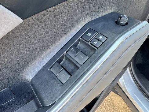 Used 2020 Toyota Highlander XLE AWD/4WD image 26