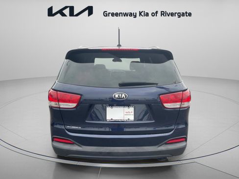 Used 2017 Kia Sorento FWD image 6