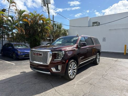 Used 2022 GMC Yukon XL Denali w/ Max Trailering Package AWD/4WD image 1