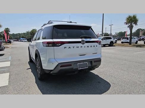 New 2026 Nissan Pathfinder Platinum FWD image 29