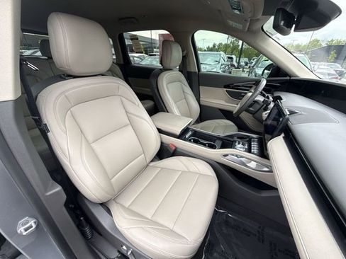 Used 2025 Lincoln Nautilus Premier AWD/4WD image 23