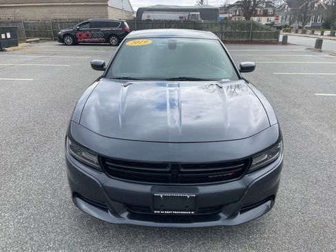 Used 2019 Dodge Charger SXT RWD image 3