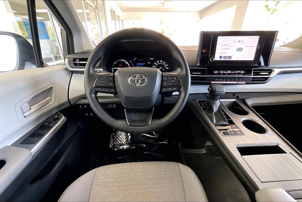 Certified 2026 Toyota Sienna LE AWD/4WD image 8