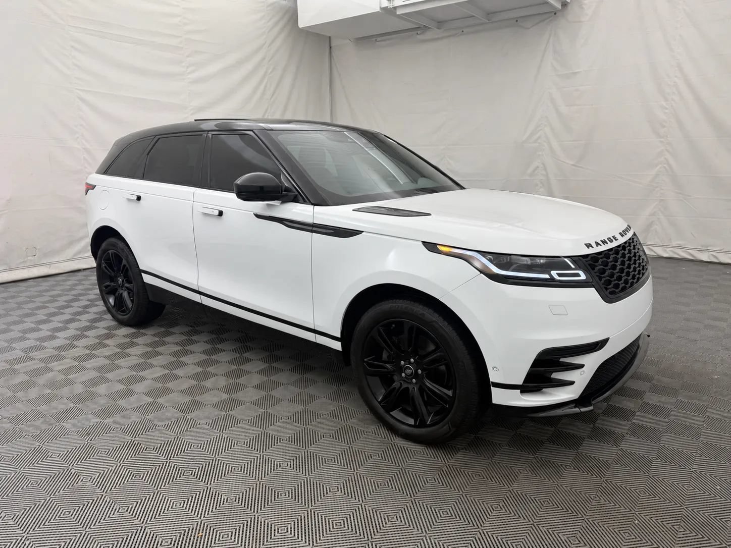 Used 2021 Land Rover Range Rover Velar R-Dynamic S AWD/4WD image 4