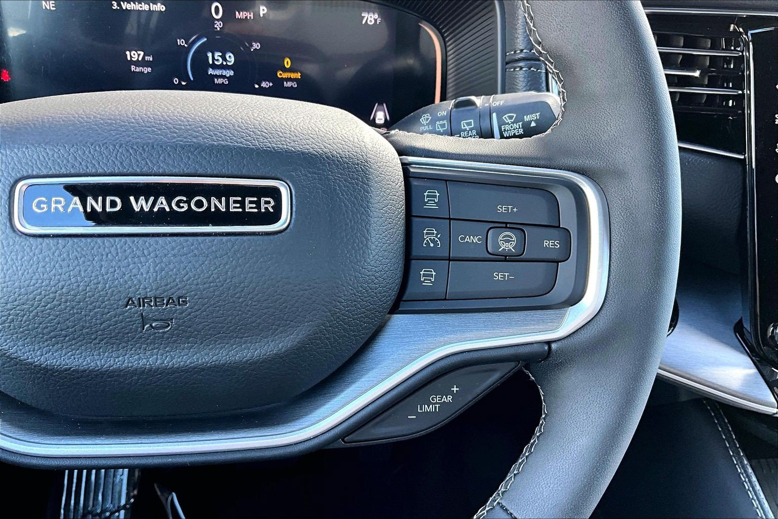 Used 2026 Jeep Grand Wagoneer Limited AWD/4WD image 18