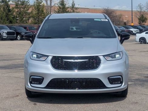New 2026 Chrysler Pacifica Select FWD image 8