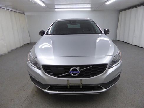 Used 2015 Volvo V60 T5 Cross Country w/ Convenience Package image 2