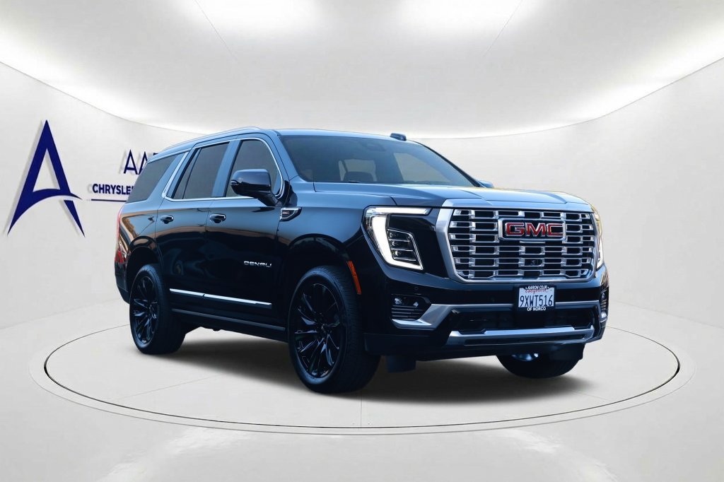 Used 2026 GMC Yukon Denali w/ Sun & Power Step Package AWD/4WD image 3