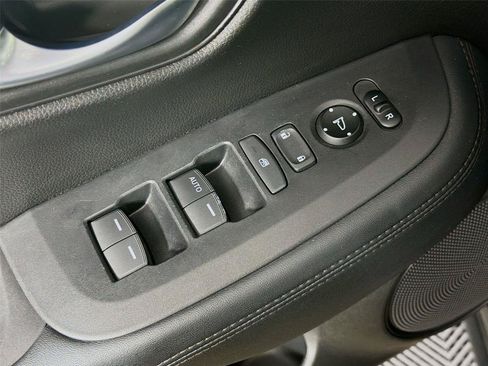 Used 2023 Honda HR-V LX image 23