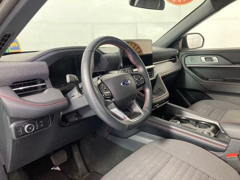 Used 2025 Ford Explorer ST-Line w/ ST-Line Street Pack AWD/4WD image 15