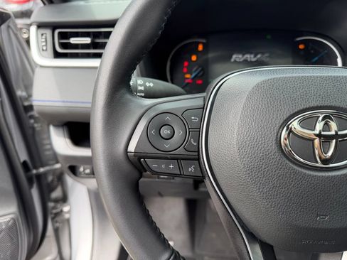 Used 2023 Toyota RAV4 XSE AWD/4WD image 17