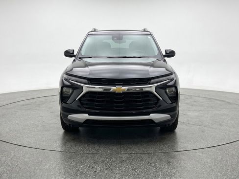 Used 2025 Chevrolet TrailBlazer LT FWD image 2