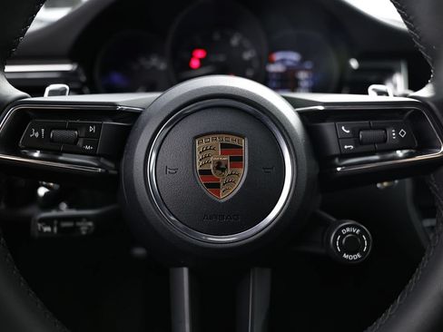 Certified 2026 Porsche Macan AWD/4WD image 34
