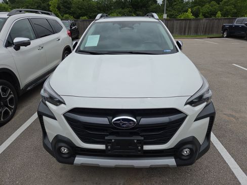 Used 2023 Subaru Outback Touring AWD/4WD image 3