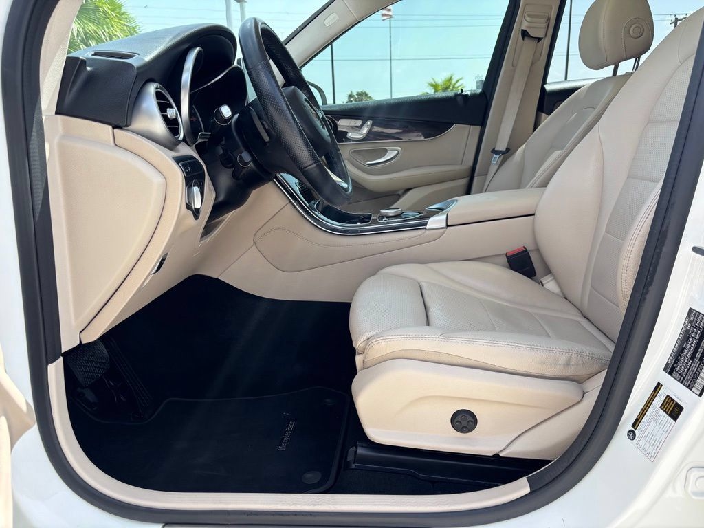 Used 2019 Mercedes-Benz GLC 300 image 6