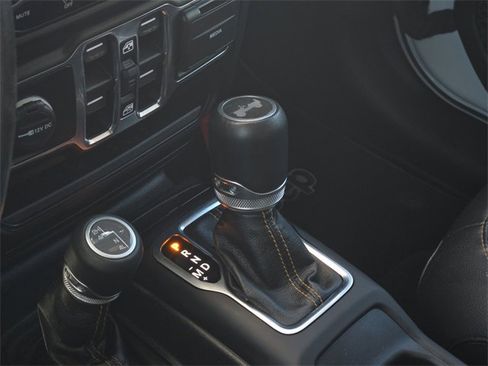 Used 2020 Jeep Wrangler Unlimited Sahara image 23