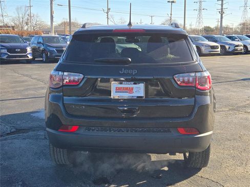 Used 2026 Jeep Compass Latitude image 13