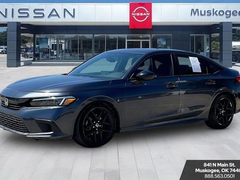 Used 2023 Honda Civic Sport image 3