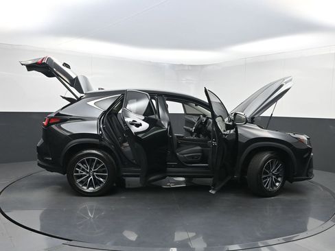 Used 2025 Lexus NX 250 FWD w/ Towing Package (2000 Lbs) image 35
