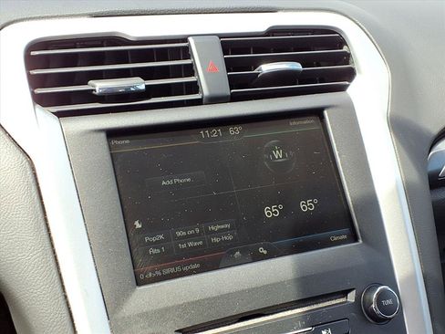 Used 2016 Ford Fusion SE FWD image 11