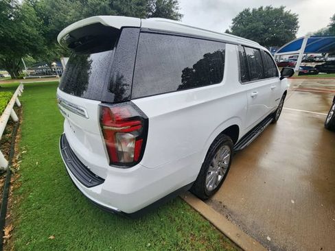 Used 2021 Chevrolet Suburban LT AWD/4WD image 6