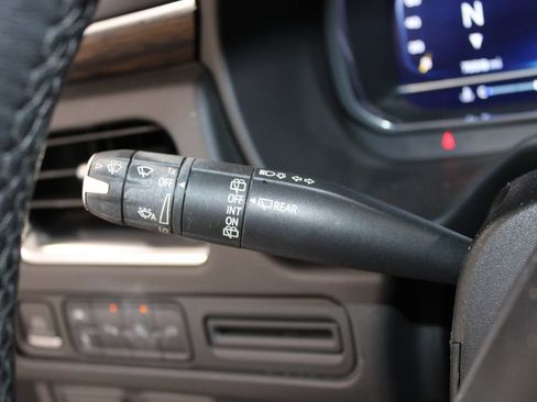Used 2022 Chevrolet Suburban Premier RWD image 26