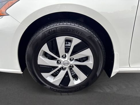 Used 2025 Nissan Altima 2.5 S FWD image 12