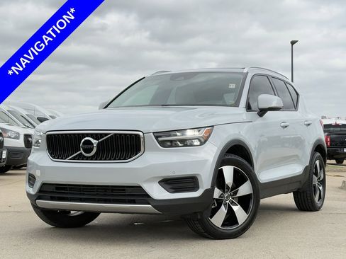 Used 2020 Volvo XC40 T5 Momentum w/ Protection Package Premier image 2