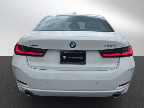 Used 2025 BMW 330i xDrive Sedan w/ Premium Package AWD/4WD image 4