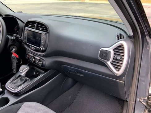 Used 2022 Kia Soul LX w/ Technology Package FWD image 14