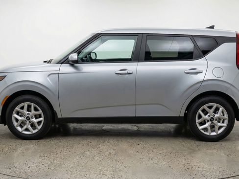 Used 2025 Kia Soul LX w/ LX Technology Package FWD image 5