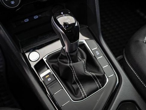 Used 2024 Volkswagen Taos SE image 33