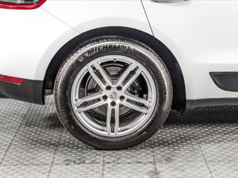 Used 2018 Porsche Macan Sport Edition w/ Driver Memory Package image 34