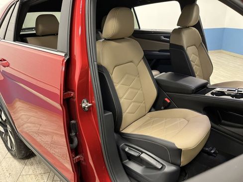 Used 2024 Volkswagen Atlas Cross Sport SE image 29