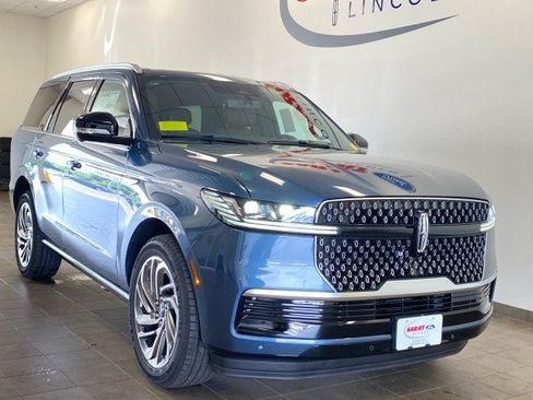 New 2027 Lincoln Navigator Reserve AWD/4WD image 2
