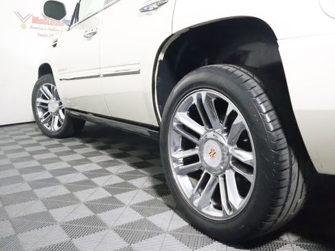 Used 2014 Cadillac Escalade Platinum AWD/4WD image 12