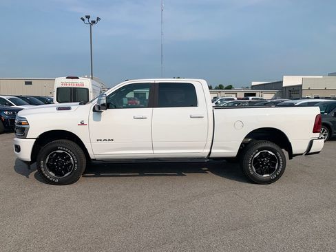 Used 2026 RAM 2500 Laramie AWD/4WD image 3